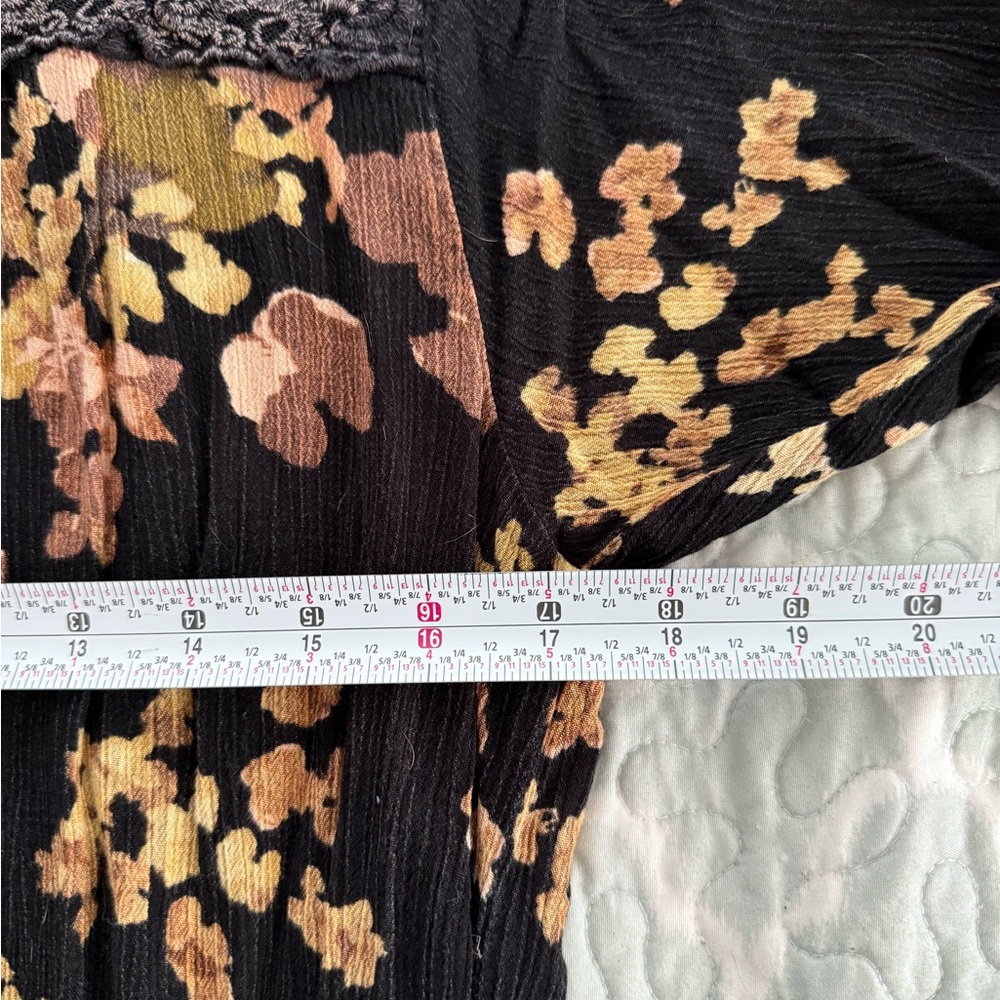 Buckle Gimmicks Black Floral Blouse - Picture 7 of 10